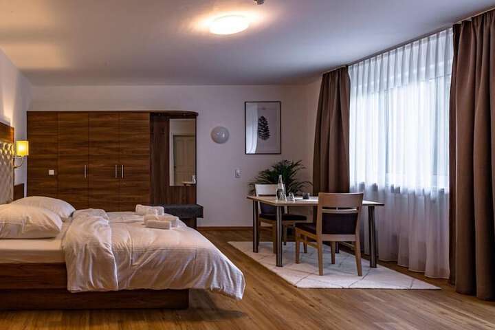 Room 6 of 39