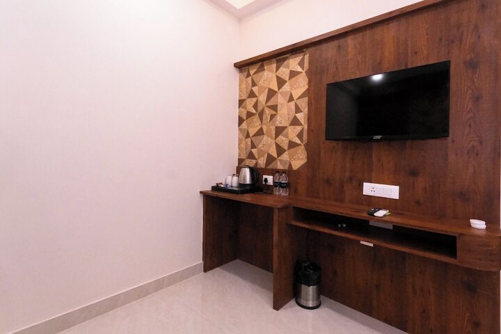 Room 3 of 7