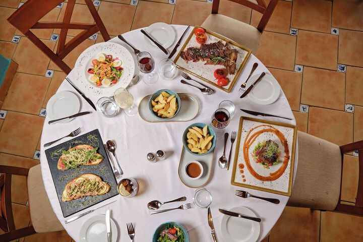 Dining 42 of 58
