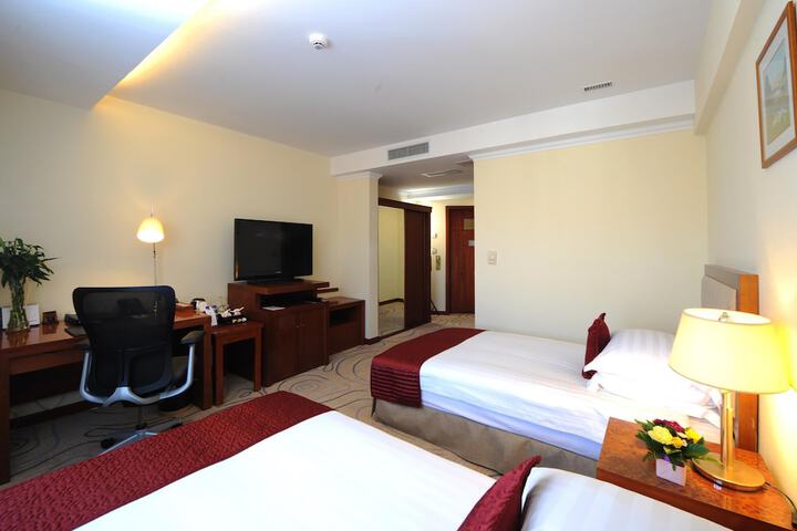 Room 28 of 326