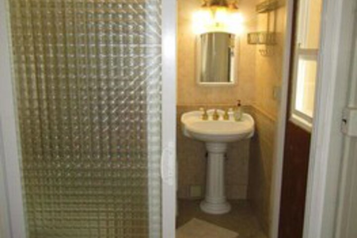 Room 4 of 24