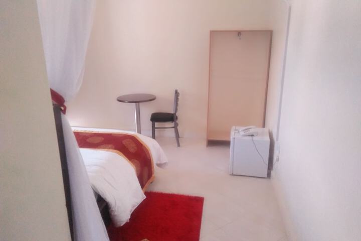 Room 6 of 28