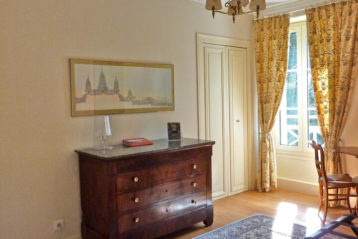 Room 9 of 35
