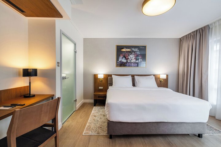 Room 11 of 24