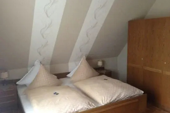 Room 3 of 3