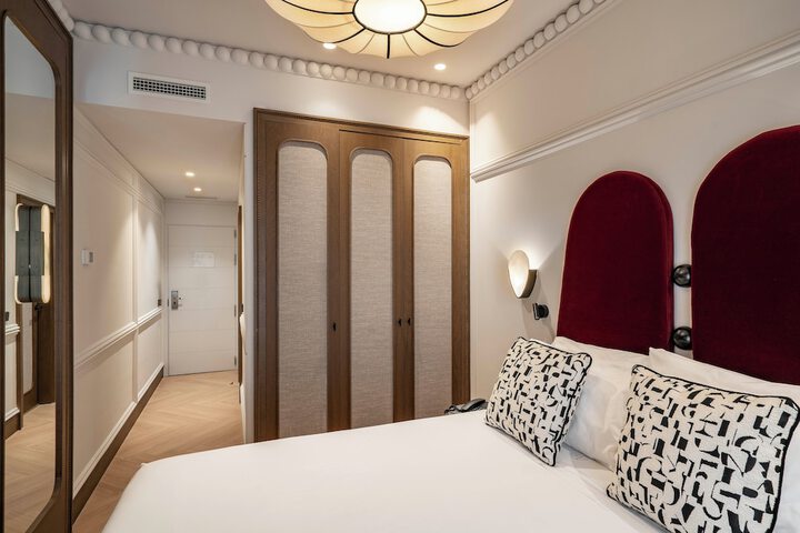 Room 13 of 71