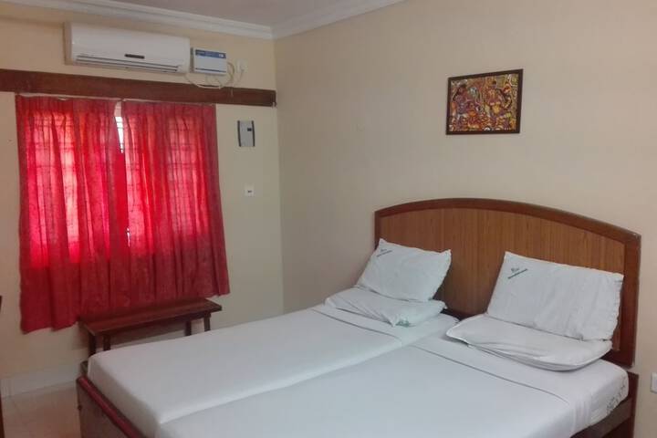 Room 3 of 7