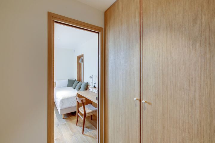 Room 28 of 65