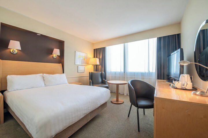 Room 27 of 124