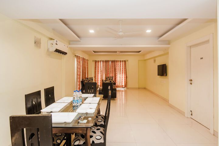 OYO 11951 VATSALA SUITES
