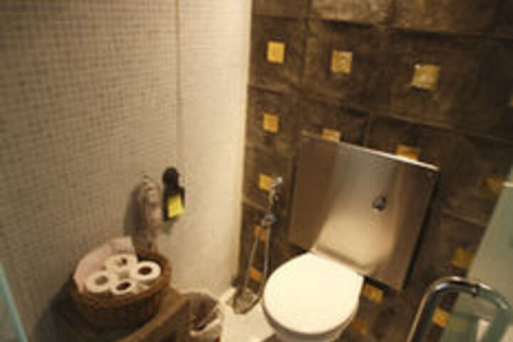 Room 4 of 75