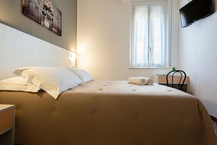 Room 13 of 37