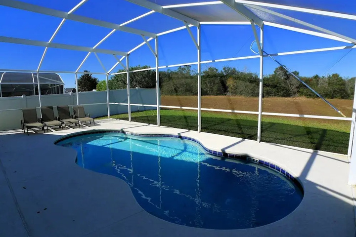 Pool 10 of 18
