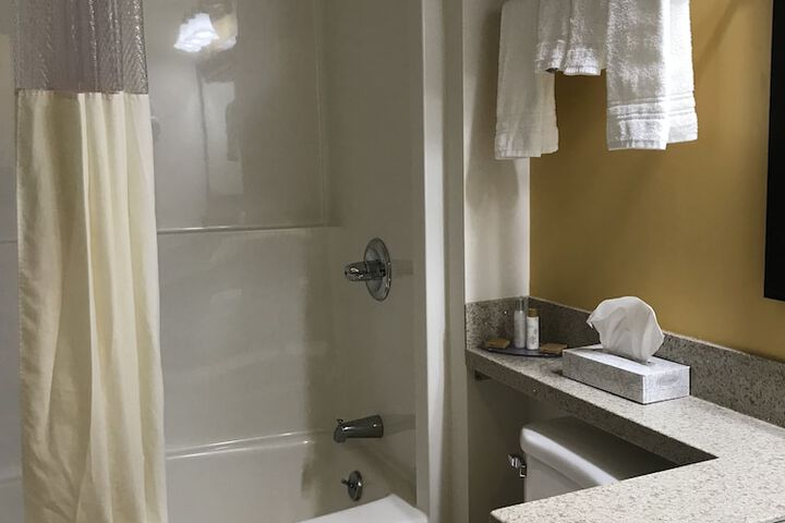 Room 17 of 33