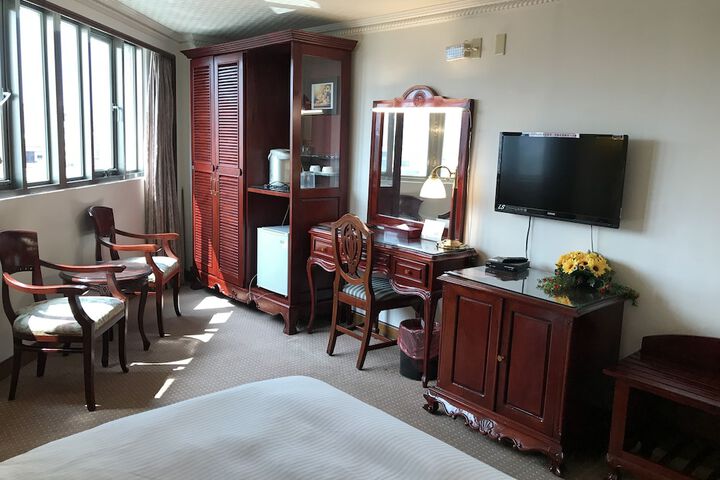 Room 15 of 44