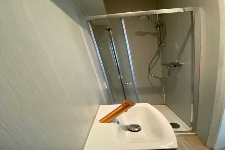 Room 18 of 28