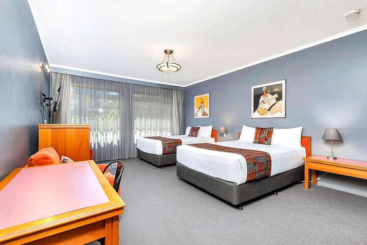 Room 10 of 28
