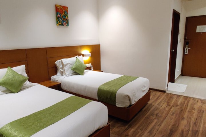 Room 4 of 7