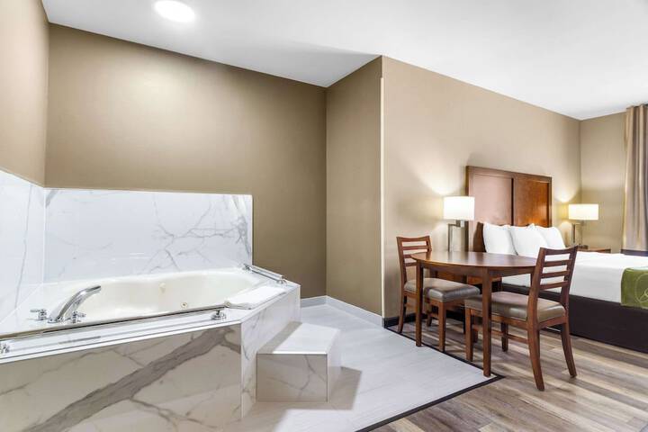 1 King Bed Suite (1 of 26)