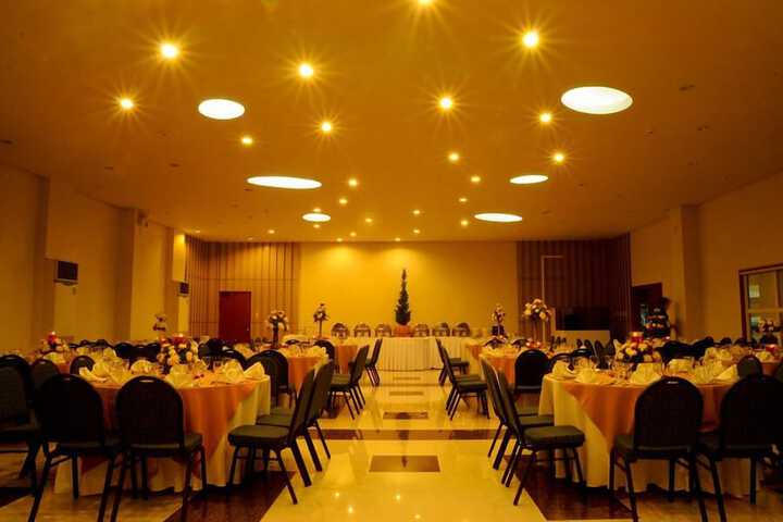 Ballroom/Hall 28 of 37