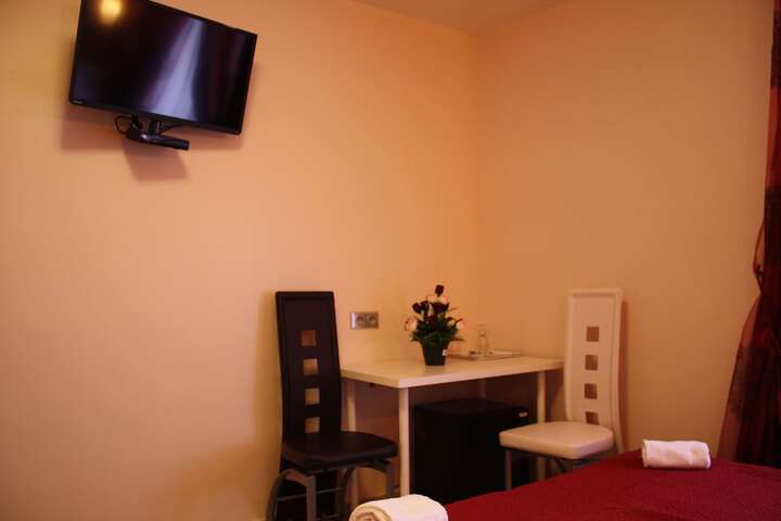 Room 5 of 13