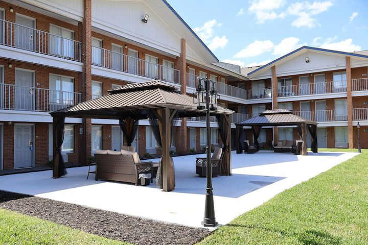 Hotel Exterior 46 of 49