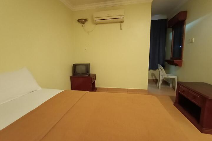 Room 32 of 40