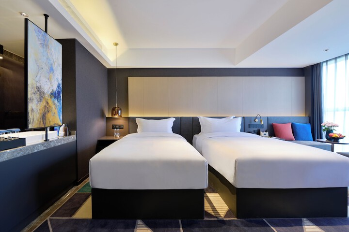 Room 7 of 25