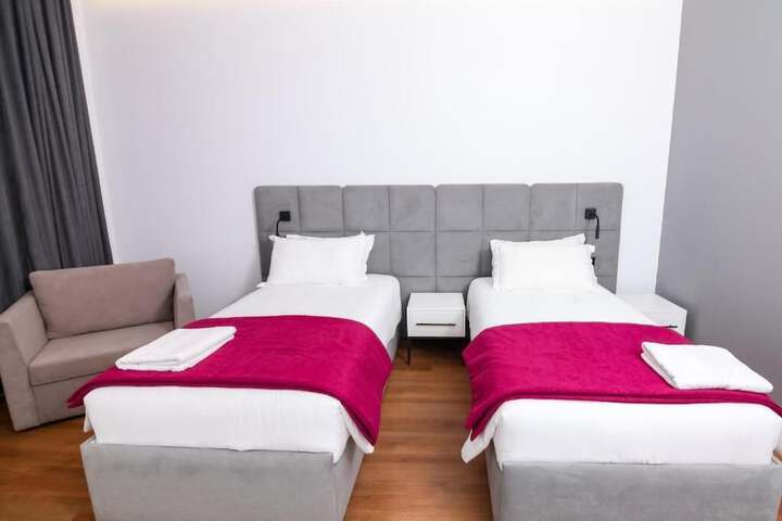 Room 50 of 83