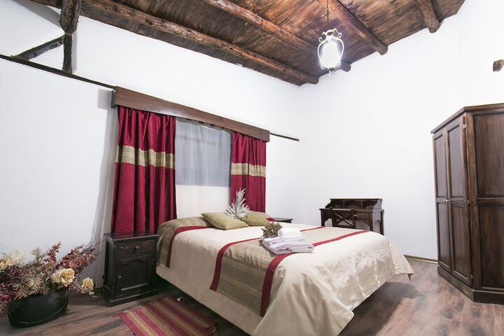 Room 5 of 16