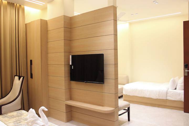 Room 36 of 77
