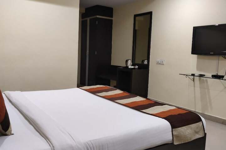 Room 5 of 37