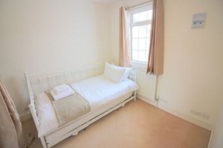 Room 10 of 18