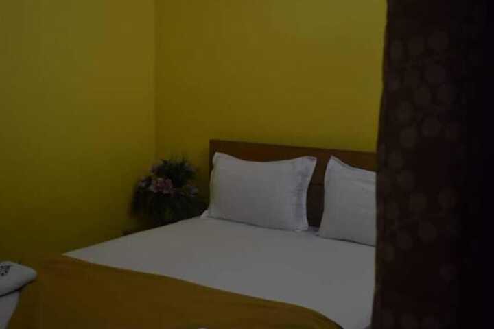 Room 4 of 10