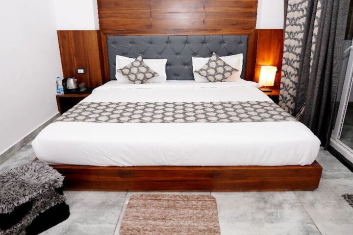Room 8 of 13