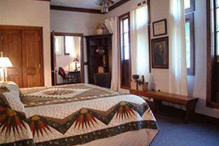 Room 27 of 73