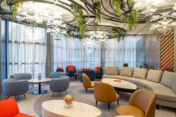 Entrance & Lobby