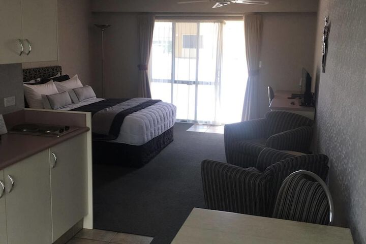Room 11 of 32