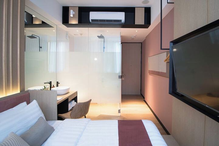 Room 12 of 26