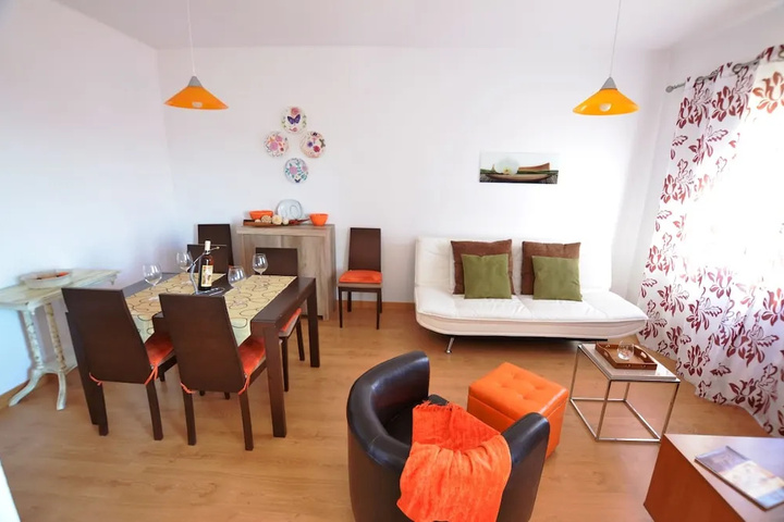 Room 4 of 12