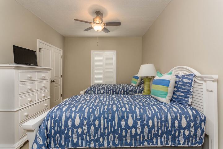 Room 4 of 36