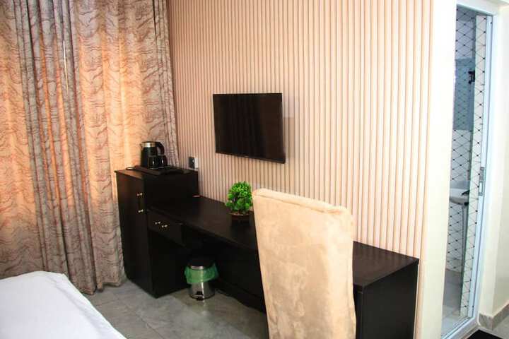 Room 4 of 15