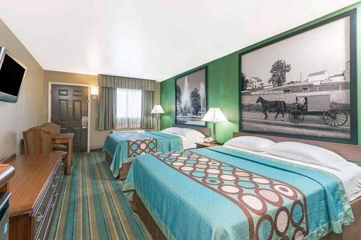 2 Queen Beds (1 of 10)