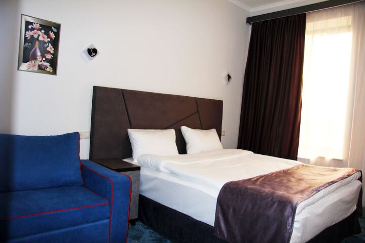 Room 7 of 28