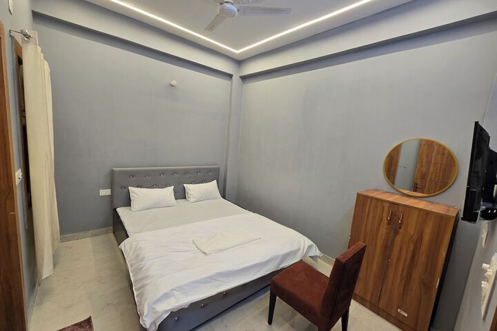 Room 4 of 19