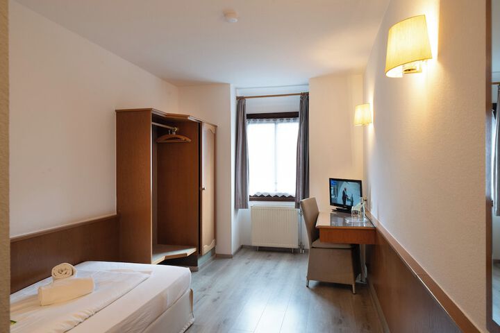 Room 20 of 39