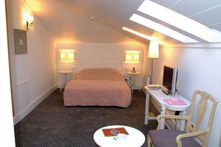 Room 8 of 63
