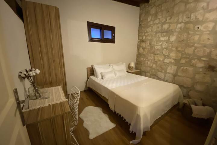 Room 15 of 49