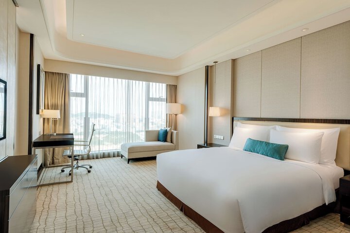 Room 16 of 70
