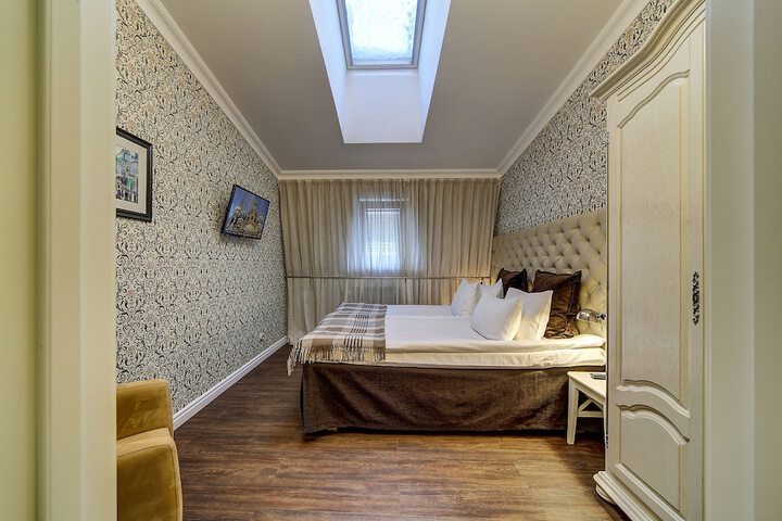 Room 36 of 120